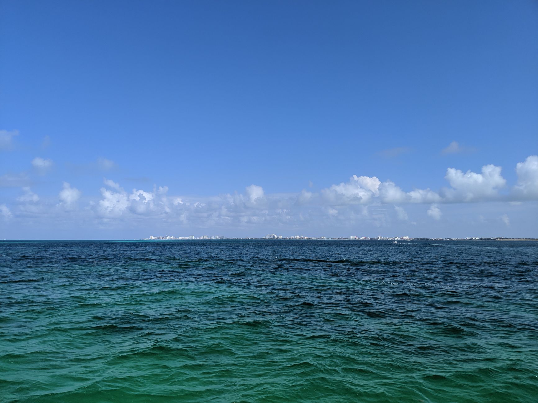Paisaje espectacular de las playas y cenotes de México